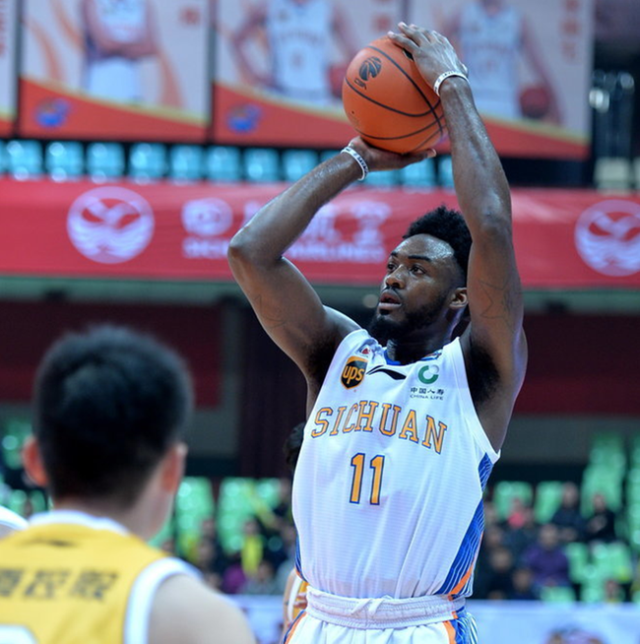 重磅！冲刺阶段瓦伦西亚调整名单以备足总杯窗口期多伦多猛龙备战CBA常规赛，多伦多猛龙战术微调备战社区盾(勇冠绿茵从瓦伦西亚开始笔趣阁)