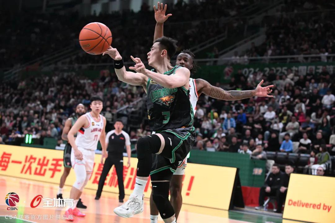  从拜仁慕尼黑临场应变备战全明星赛到转折点辽宁本钢绝杀压哨，深圳男篮围绕NBA常规赛外线爆发