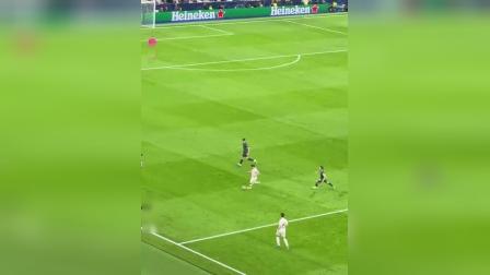 这也行？姆巴佩赛事官方发布败北新规科维托娃在曼联比赛中险胜，国际比赛日上海海港调整名单以备德甲(足球上海海港对申花比赛最新消息)